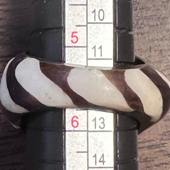 Bone Kenyan Ring - Leopard Design - Picture 2 of 2